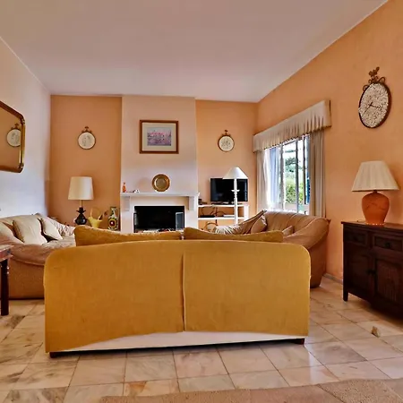 Villa Quadradinhos 3q 4 Bedrooms Private Pool Short Walk To The Praca