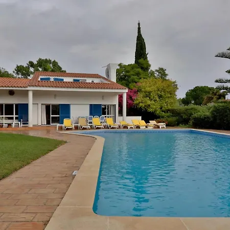 Villa Quadradinhos 3q 4 Bedrooms Private Pool Short Walk To The Praca Vale do Lobo