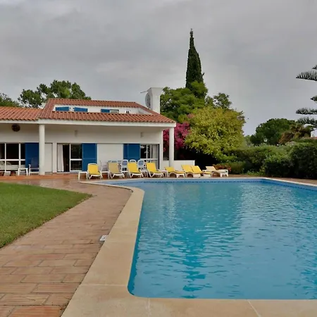 Willa Quadradinhos 3q 4 Bedrooms Private Pool Short Walk To The Praca *