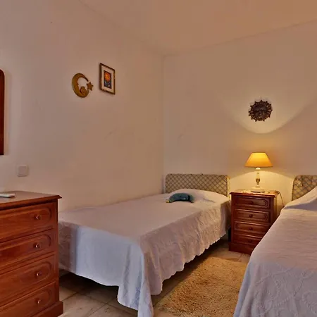 Villa Quadradinhos 3q 4 Bedrooms Private Pool Short Walk To The Praca