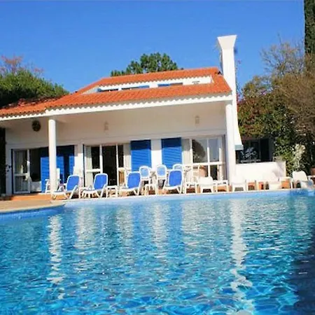 Vila Quadradinhos 3q 4 Bedrooms Private Pool Short Walk To The Praca Vale do Lobo