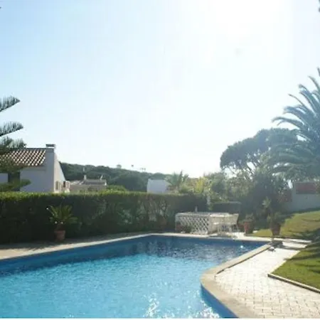 Vila Quadradinhos 3q 4 Bedrooms Private Pool Short Walk To The Praca Vale do Lobo