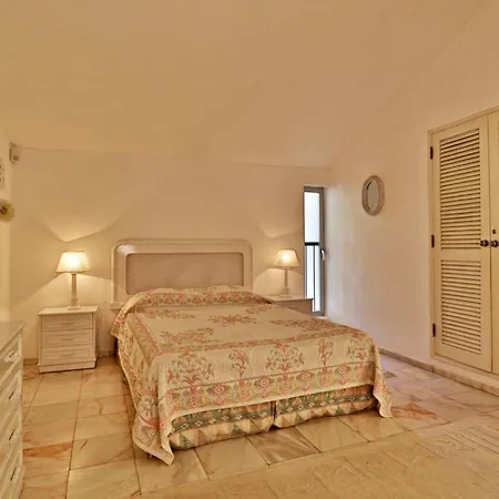 Quadradinhos 3q 4 Bedrooms Private Pool Short Walk To The Praca * Vale do Lobo