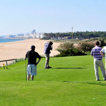 Quadradinhos 3q 4 Bedrooms Private Pool Short Walk To The Praca Villa *