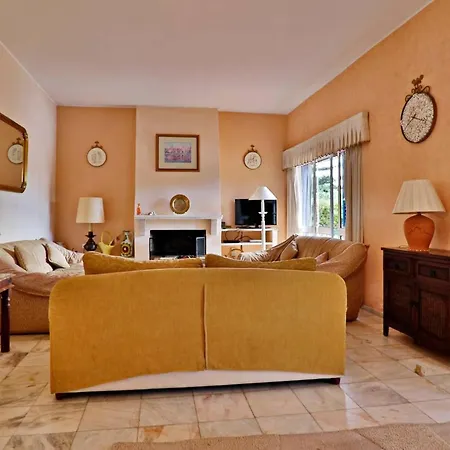 Villa Quadradinhos 3q 4 Bedrooms Private Pool Short Walk To The Praca *