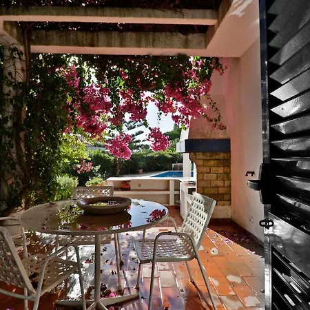 Quadradinhos 3q 4 Bedrooms Private Pool Short Walk To The Praca
